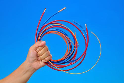 電線電纜老化變硬的背后 材料、環(huán)境與時(shí)間的共同作用